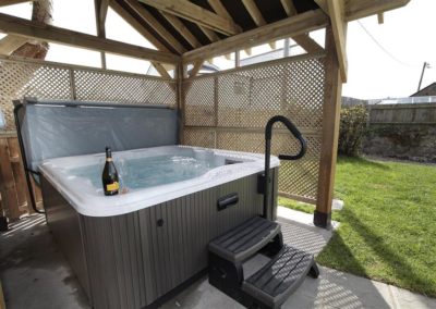 Jacuzzi Lodge L