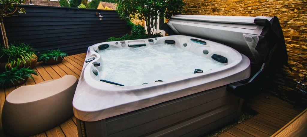 hot tub energy saving tips