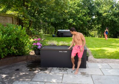 Chill Tub Ice Bath Stainless Steel + Teak + Aluminium, Garden Patio, man sit